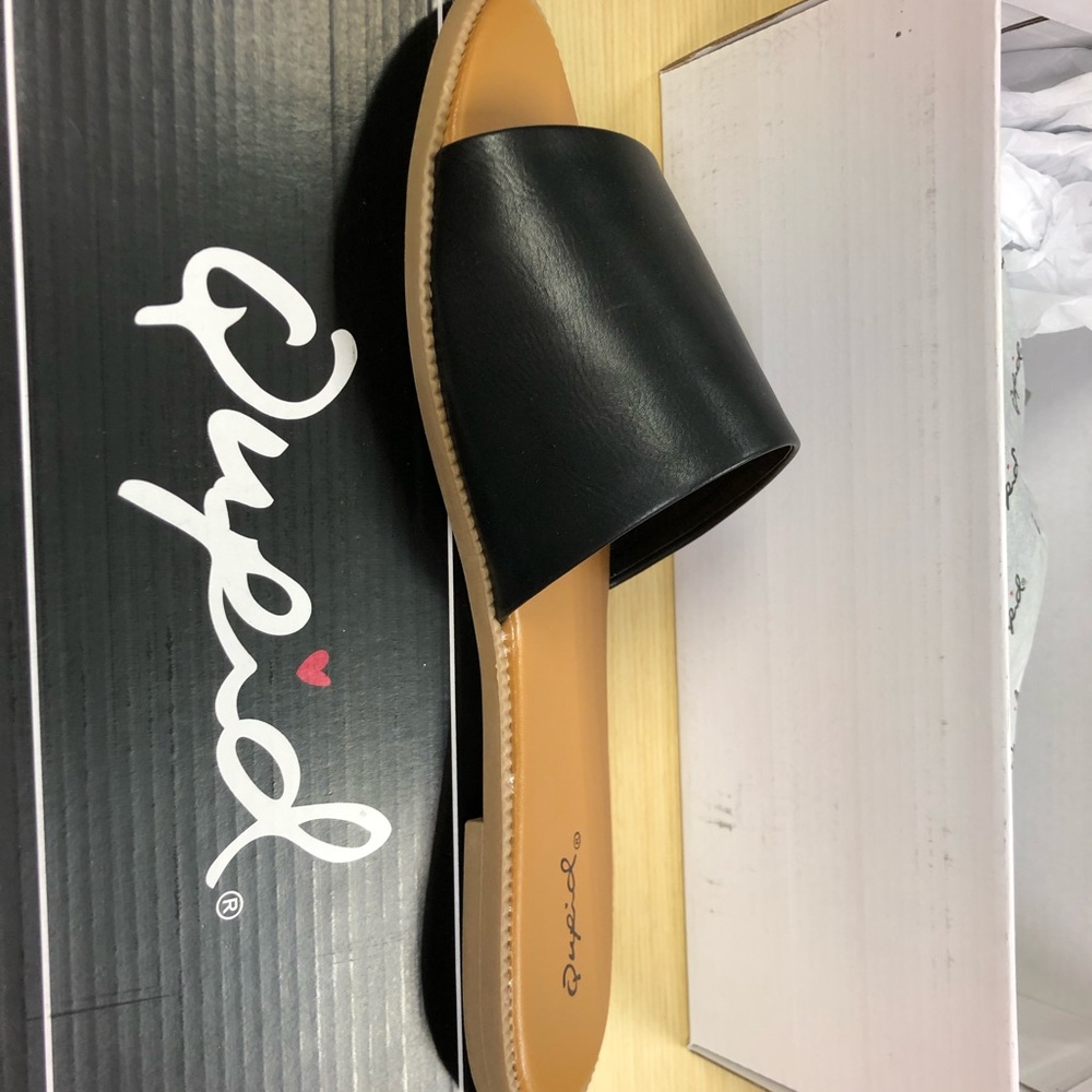 Shoes - sandals/slides - Picture 2 of 3